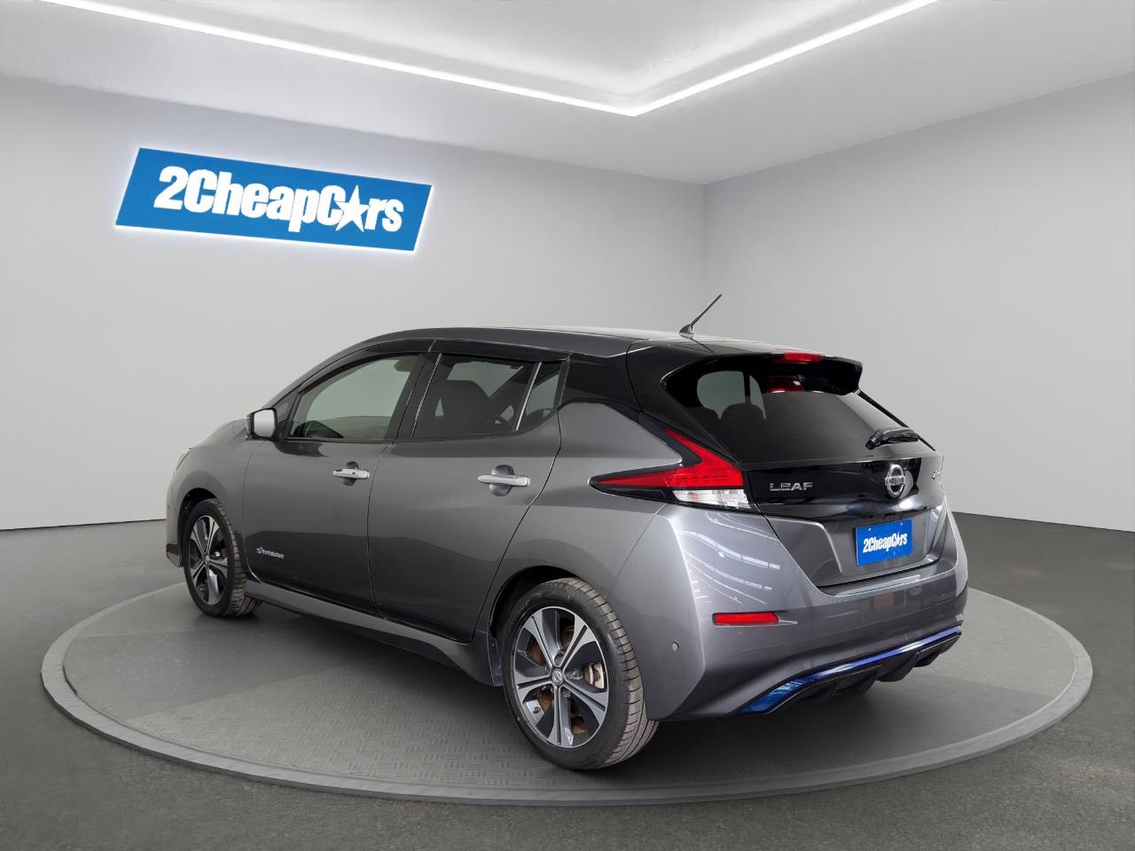 2018 Nissan Leaf X Hatchback HEATED SEATS + 360 DEGREE CAMERA