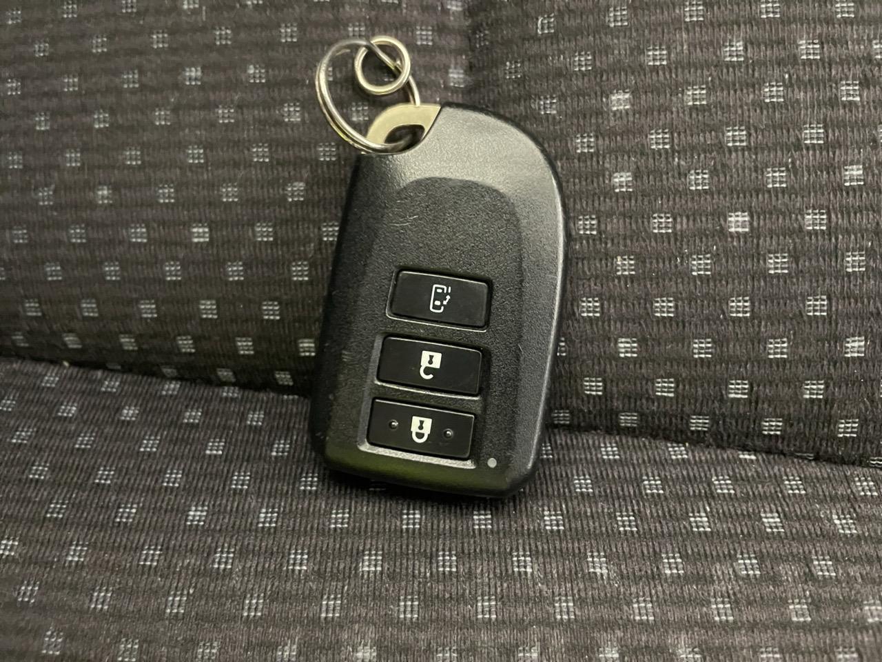 2014 Toyota SPADE 1.5F Hatchback REVERSING CAMERA + PUSH BUTTON START + AUTO LIGHTS