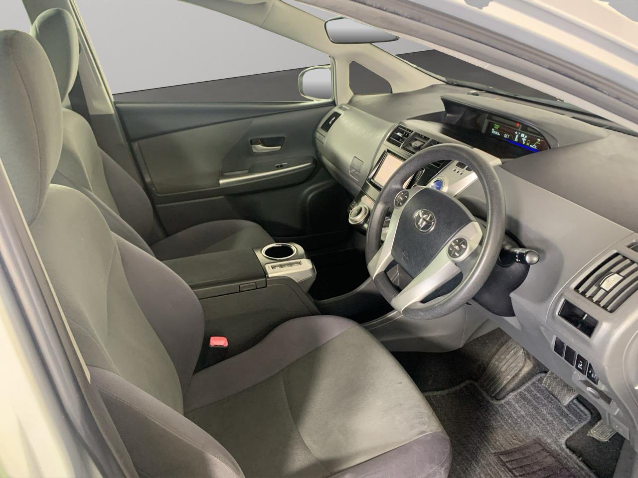 2014 Toyota Prius Alpha Hybrid Station Wagon PUSH BUTTON START + AUTO LIGHTS + GREAT SPACE