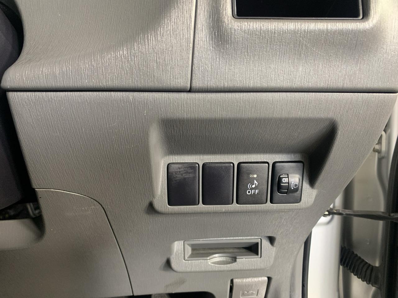 2014 Toyota Prius Alpha Hybrid Station Wagon PUSH BUTTON START + AUTO LIGHTS + GREAT SPACE