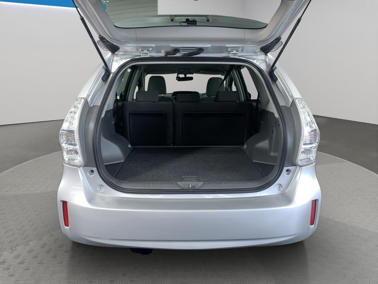 2014 Toyota Prius Alpha Hybrid Station Wagon PUSH BUTTON START + AUTO LIGHTS + GREAT SPACE