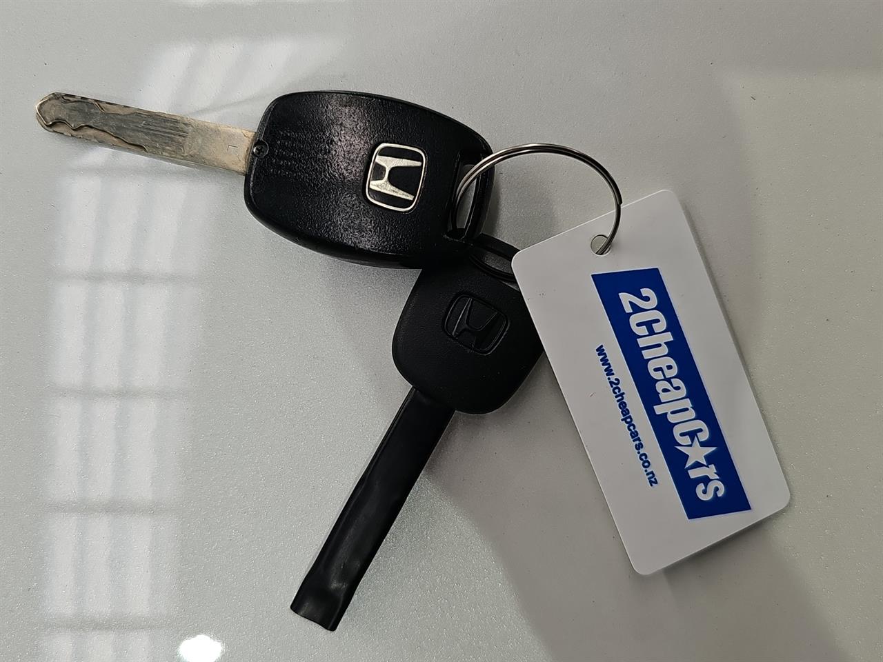 2014 Honda Fit SHUTTLE HYBRID Station Wagon CRUISE CONTROL + GREAT FUEL EFFICIENCY