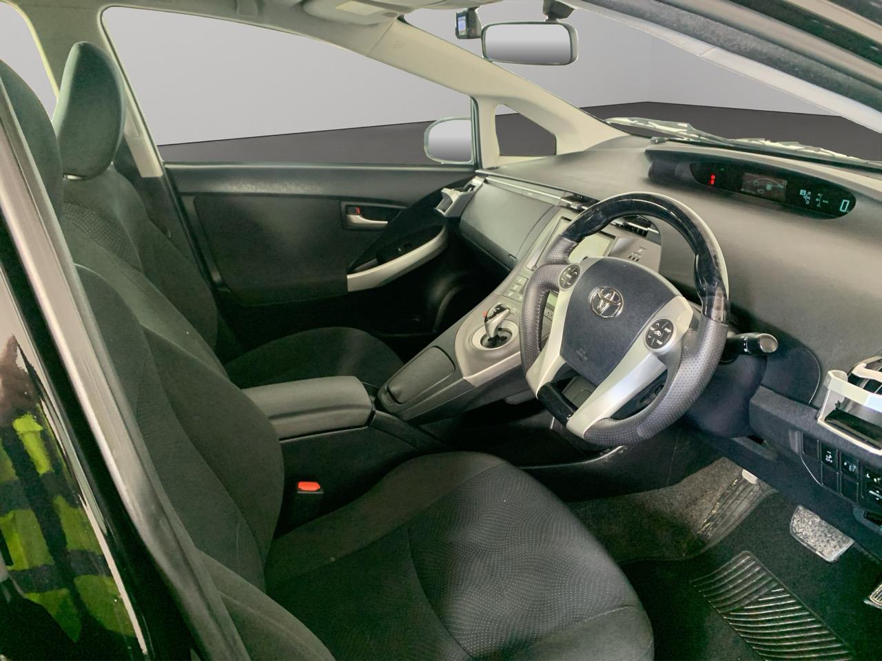 2014 Toyota Prius G Hatchback REVESING CAMERA + CRUISE CONTROL