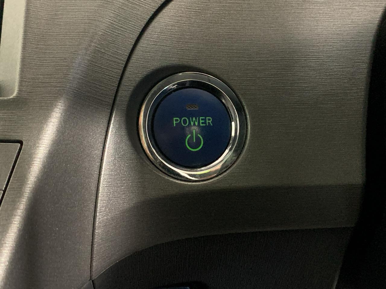 2014 Toyota Prius G Hatchback REVESING CAMERA + CRUISE CONTROL