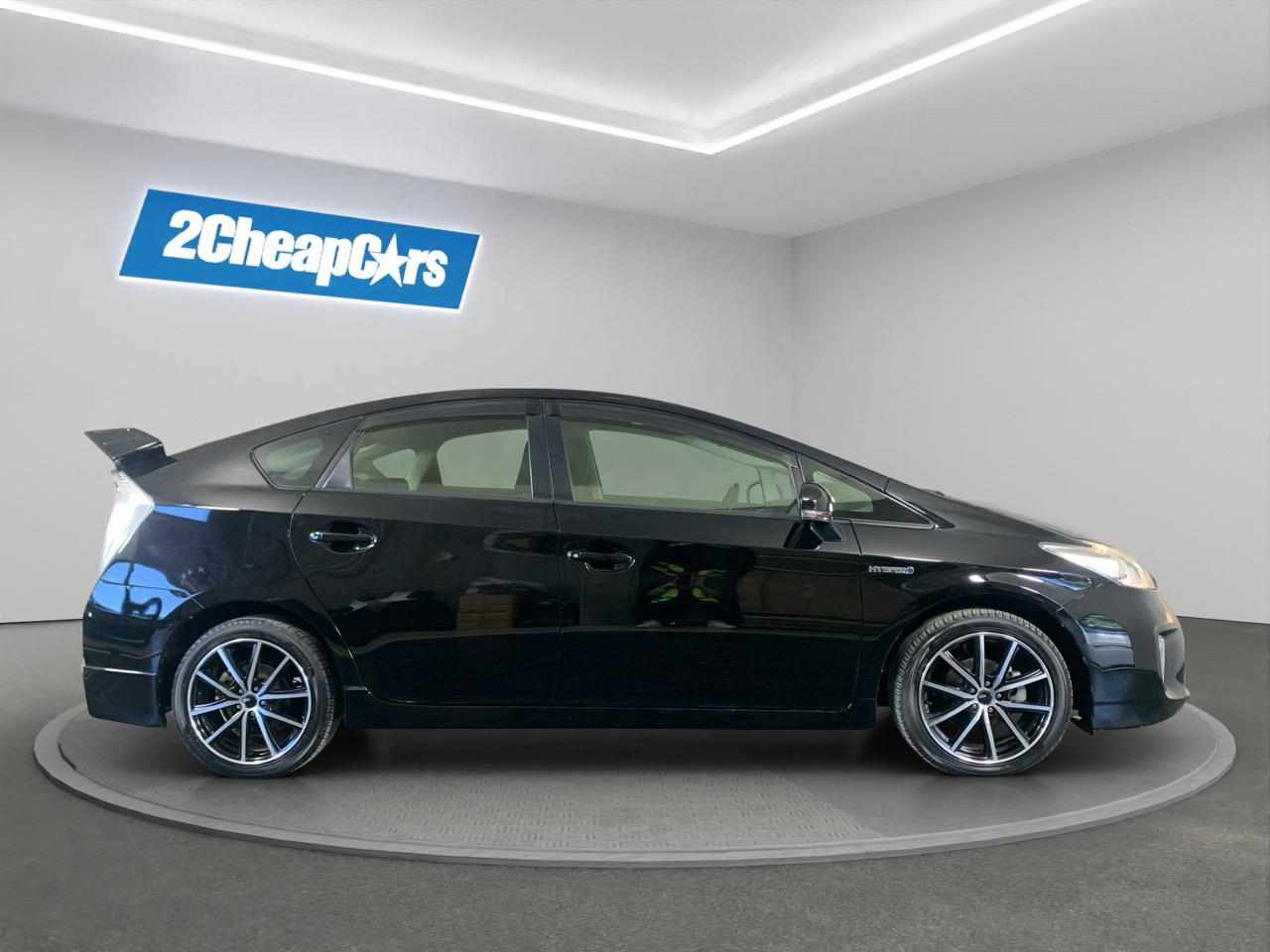 2014 Toyota Prius G Hatchback REVESING CAMERA + CRUISE CONTROL