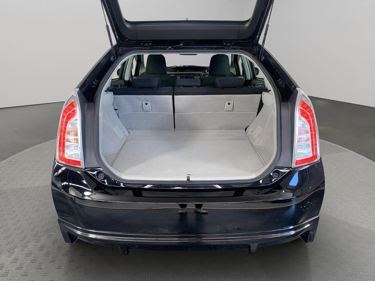 2014 Toyota Prius G Hatchback REVESING CAMERA + CRUISE CONTROL