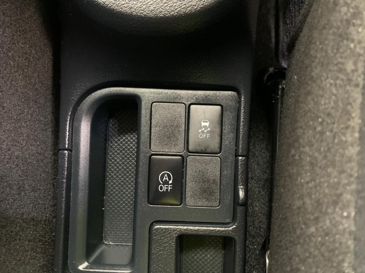 2015 Toyota Vitz Yaris F Hatchback LOW KM + PUSH START + REVESING CAMERA