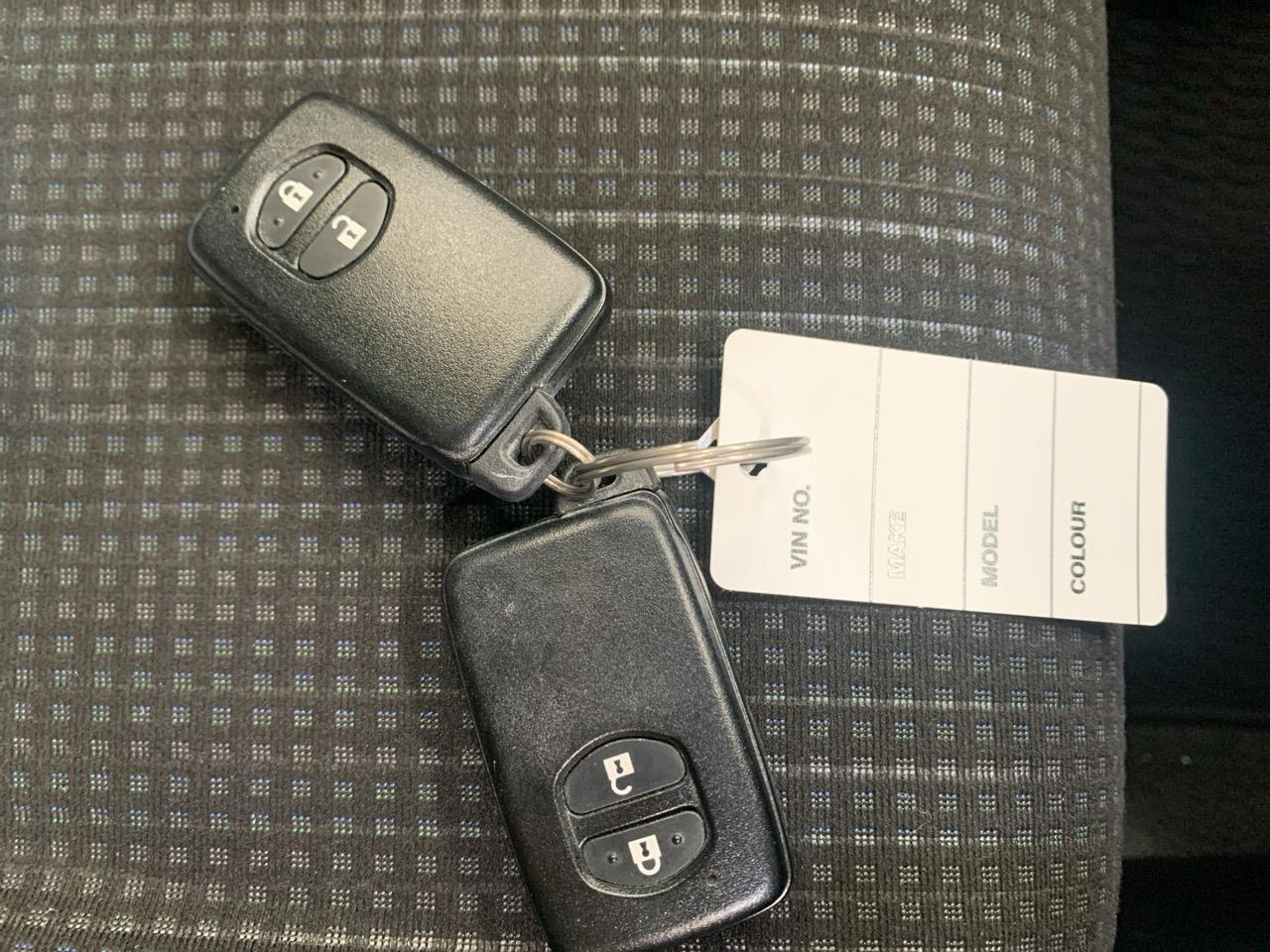 2015 Toyota Vitz Yaris F Hatchback LOW KM + PUSH START + REVESING CAMERA