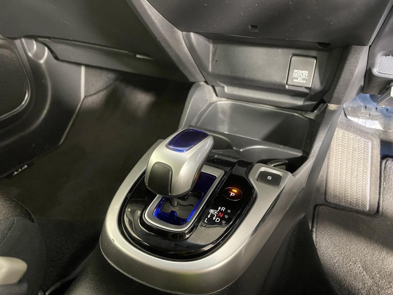 2014 Honda Fit Jazz Hybrid New Shape Hatchback PUSH BUTTON START + GREAT FUEL EFFICIENCY