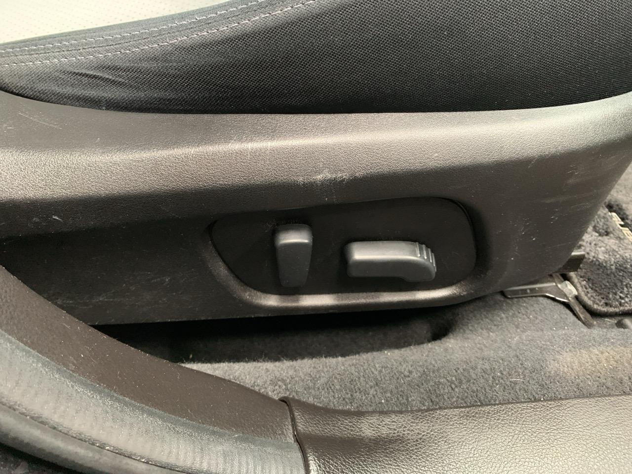 2014 Subaru XV HYBRID 2.0 L EYESIGHT AWD RV/SUV AWD + CRUISE CONTROL + POWER ADJUSTMENT SEATS