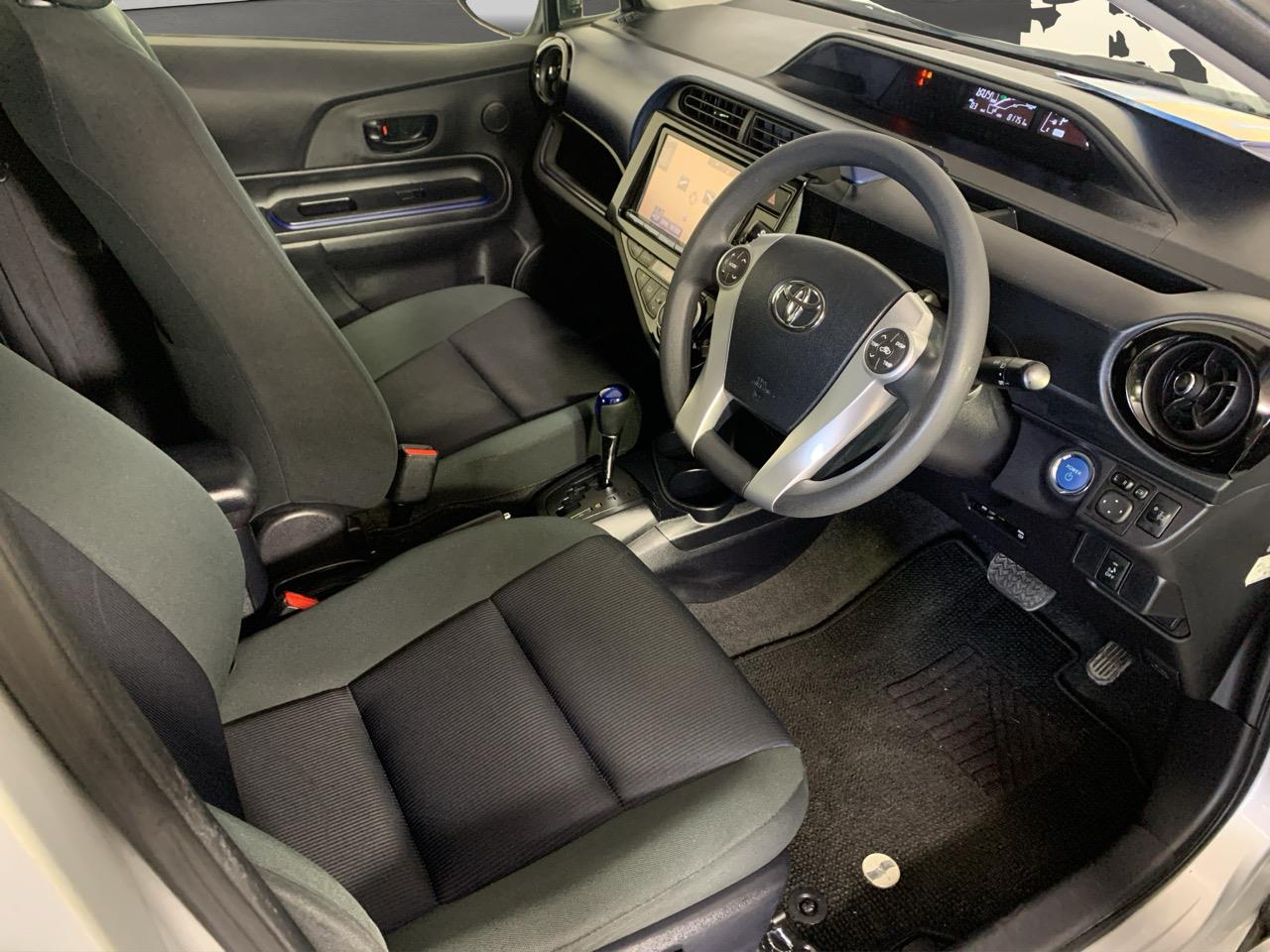 2015 Toyota Aqua Facelift Model S Hatchback PUSH BUTTON START + AUTO LIGHTS + REVERSING CAMERA