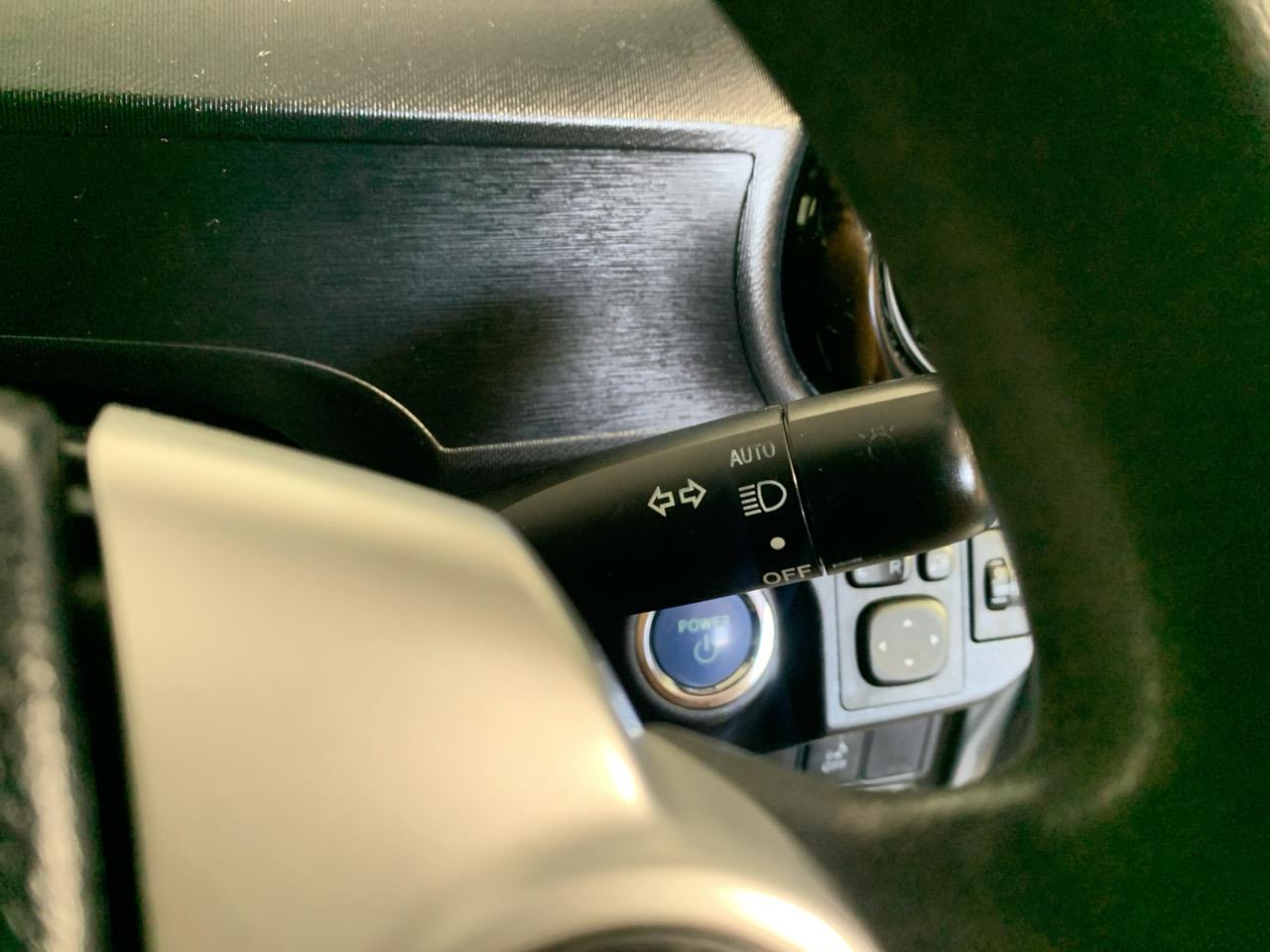 2015 Toyota Aqua Facelift Model S Hatchback PUSH BUTTON START + AUTO LIGHTS + REVERSING CAMERA