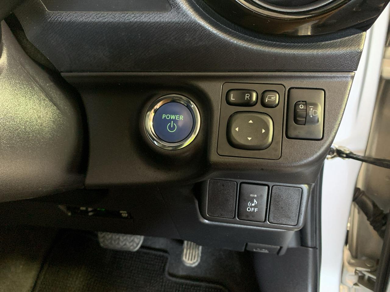 2015 Toyota Aqua Facelift Model S Hatchback PUSH BUTTON START + AUTO LIGHTS + REVERSING CAMERA