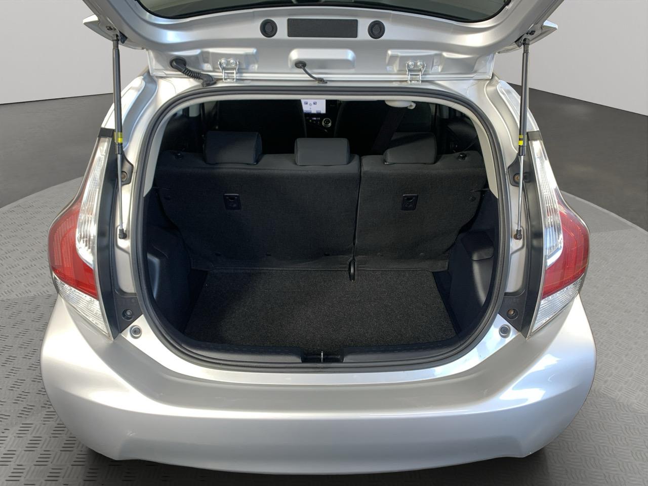 2015 Toyota Aqua Facelift Model S Hatchback PUSH BUTTON START + AUTO LIGHTS + REVERSING CAMERA