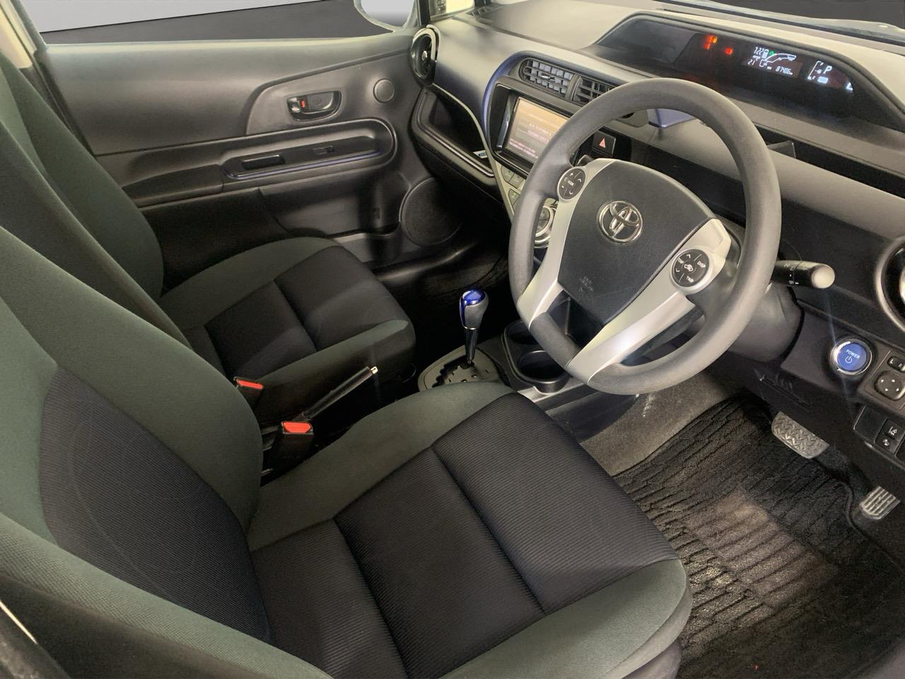 2015 Toyota Aqua Facelift Model G Hatchback PUSH BUTTON START + AUTO LIGHTS + REVERSING CAMERA