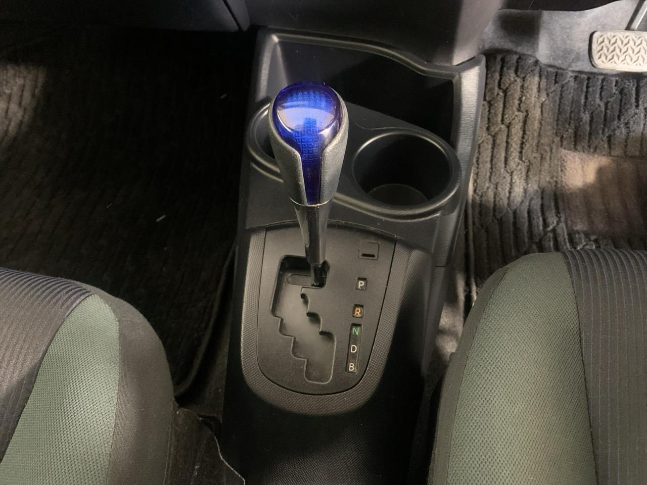 2015 Toyota Aqua Facelift Model G Hatchback PUSH BUTTON START + AUTO LIGHTS + REVERSING CAMERA