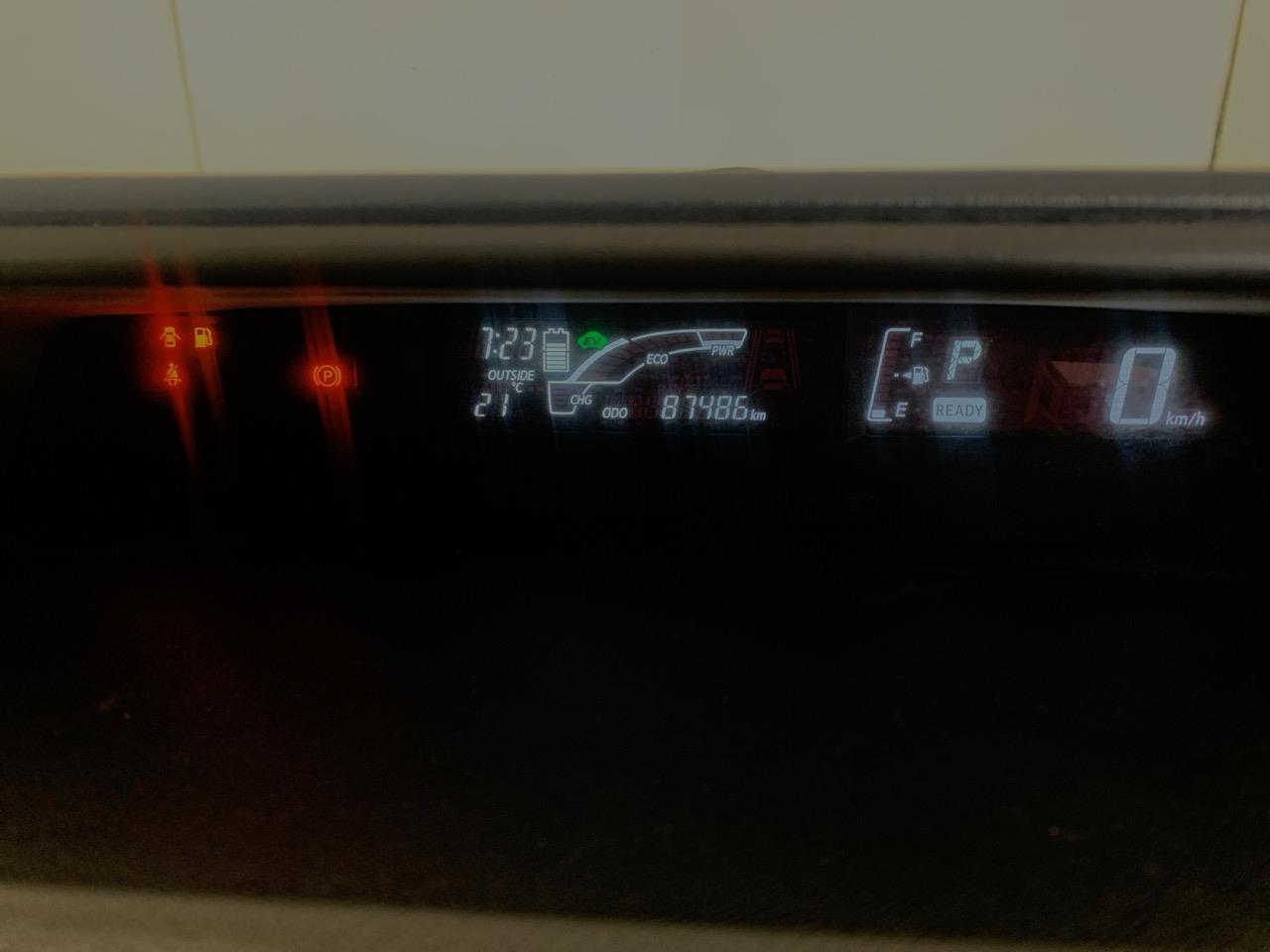 2015 Toyota Aqua Facelift Model G Hatchback PUSH BUTTON START + AUTO LIGHTS + REVERSING CAMERA