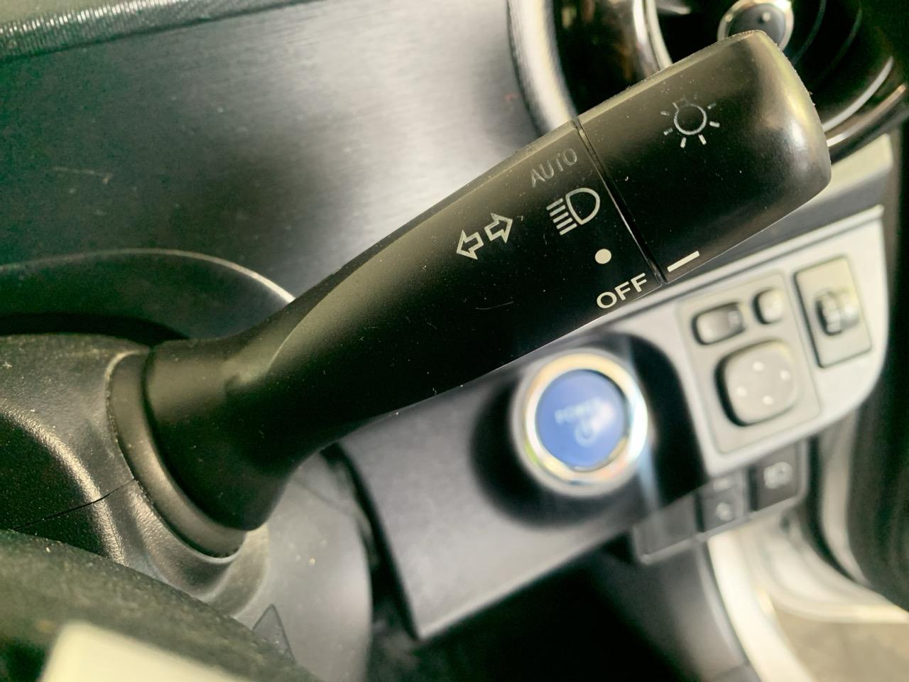 2015 Toyota Aqua Facelift Model G Hatchback PUSH BUTTON START + AUTO LIGHTS + REVERSING CAMERA