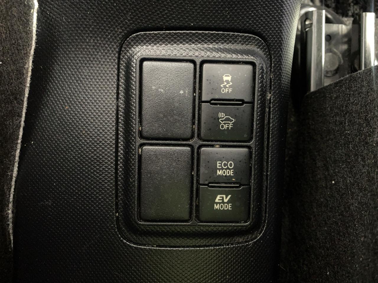 2015 Toyota Aqua Facelift Model G Hatchback PUSH BUTTON START + AUTO LIGHTS + REVERSING CAMERA