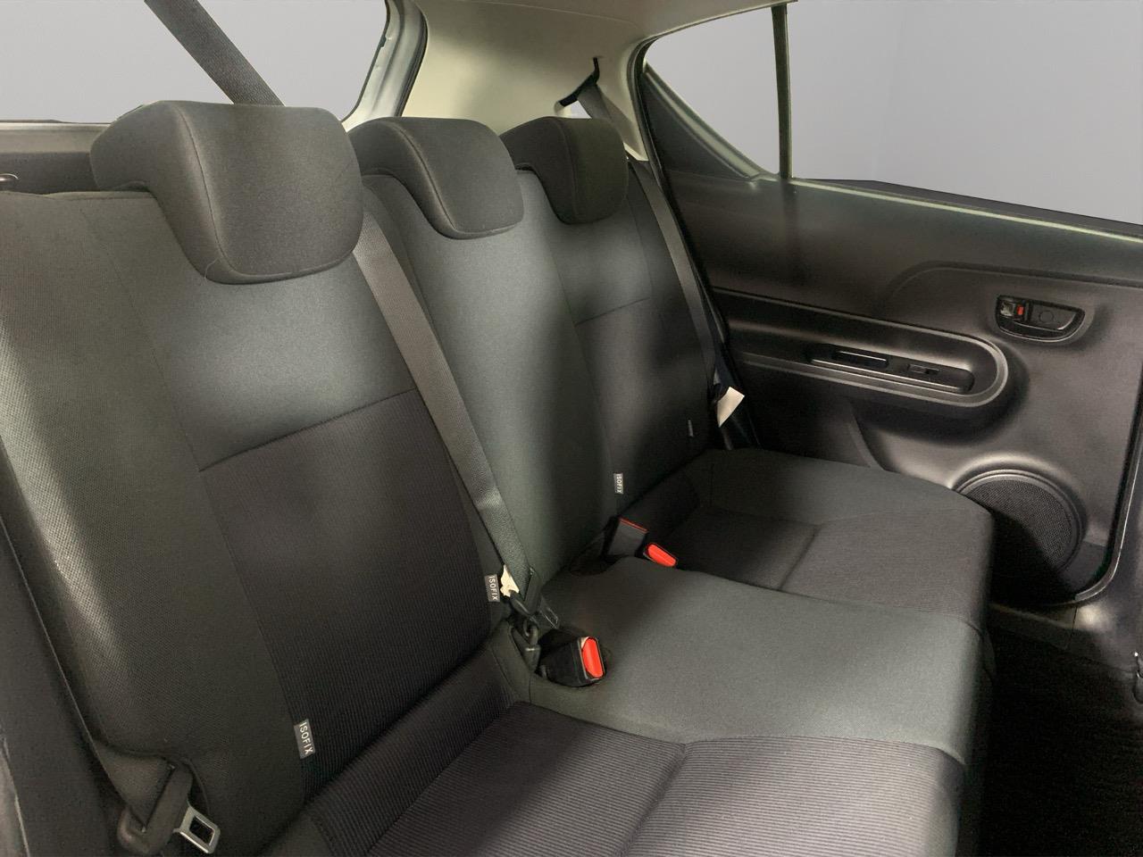 2015 Toyota Aqua Facelift Model G Hatchback PUSH BUTTON START + AUTO LIGHTS + REVERSING CAMERA