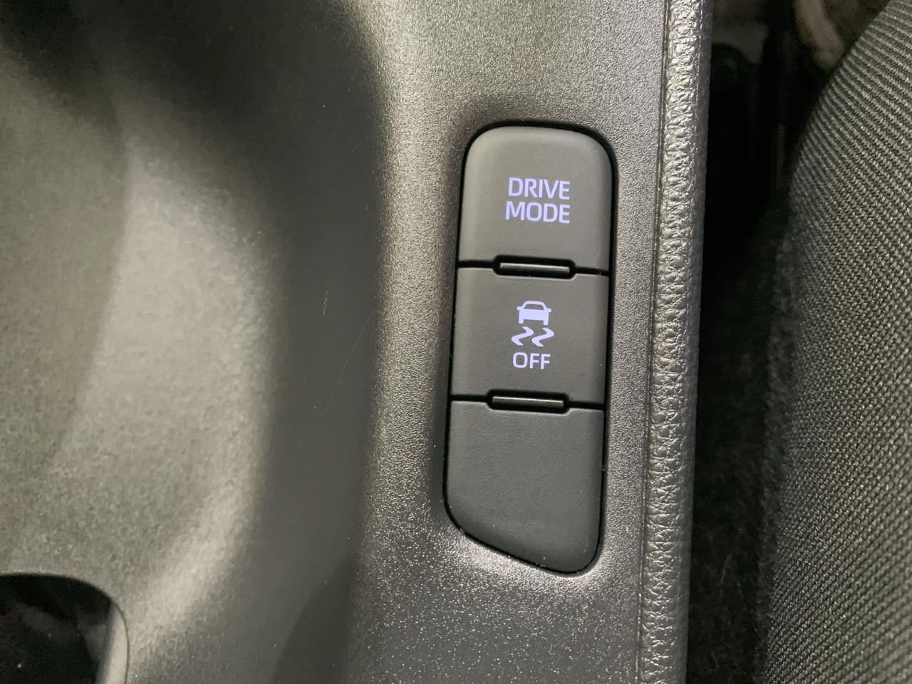 2020 Toyota Yaris Vitz X Late Shape Hatchback CRUISE CONTROL + REVERSING CAMERA + AUTO LIGHTS