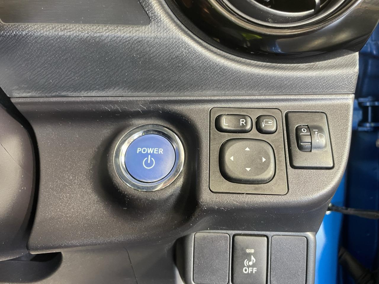 2015 Toyota Aqua Facelift Model G Hatchback REVERSING CAMERA + PUSH BUTTON START + AUTO LIGHTS