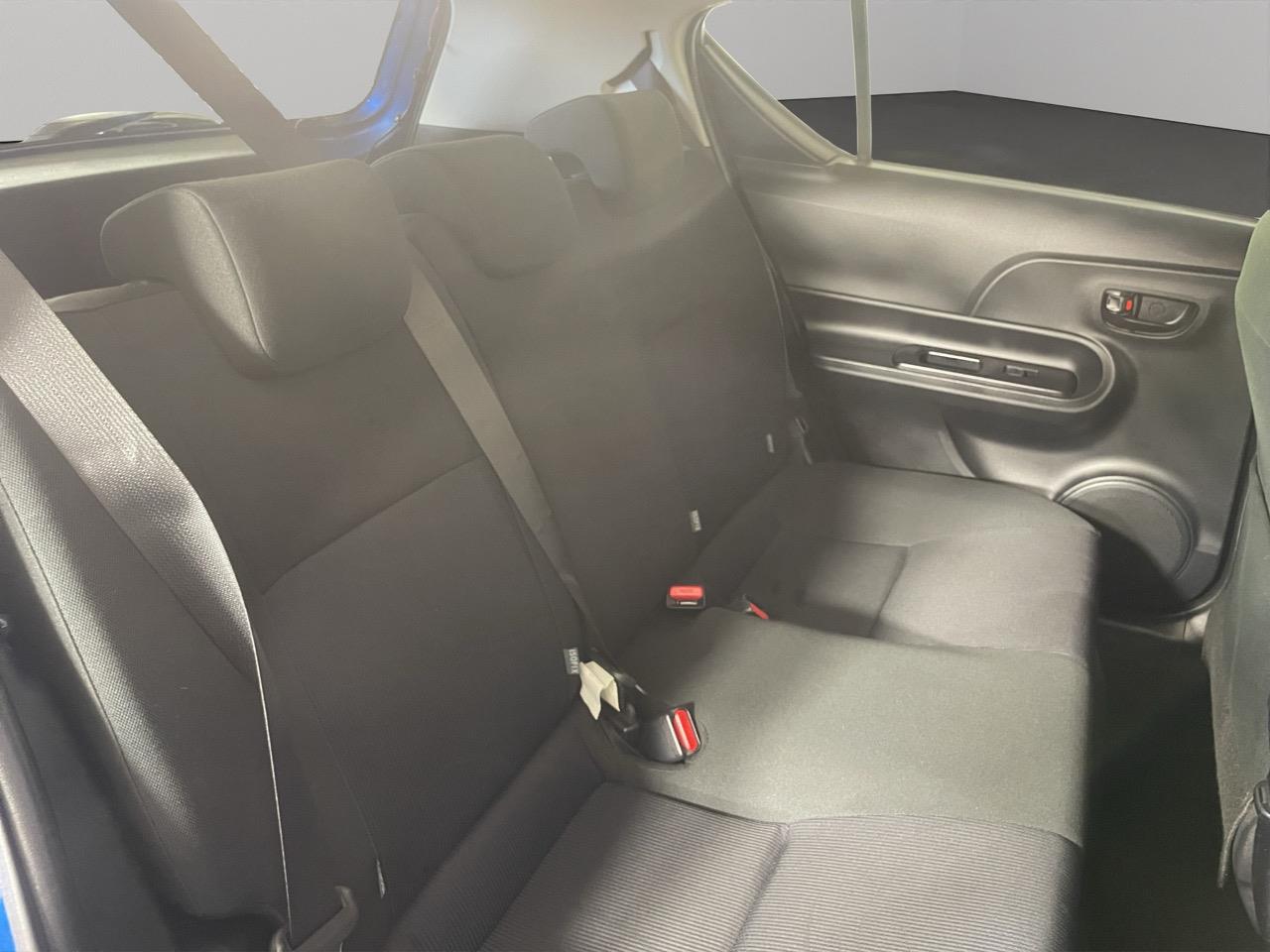 2015 Toyota Aqua Facelift Model G Hatchback REVERSING CAMERA + PUSH BUTTON START + AUTO LIGHTS