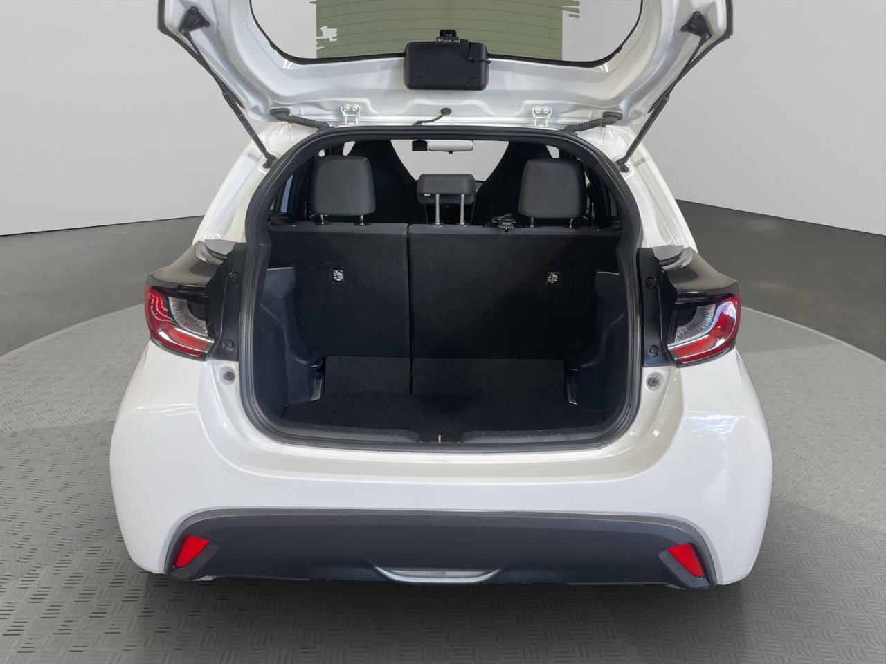 2020 Toyota Yaris Hybrid Late Shape Hatchback CRUISE CONTROL + AUTO LIGHTS + PUSH START