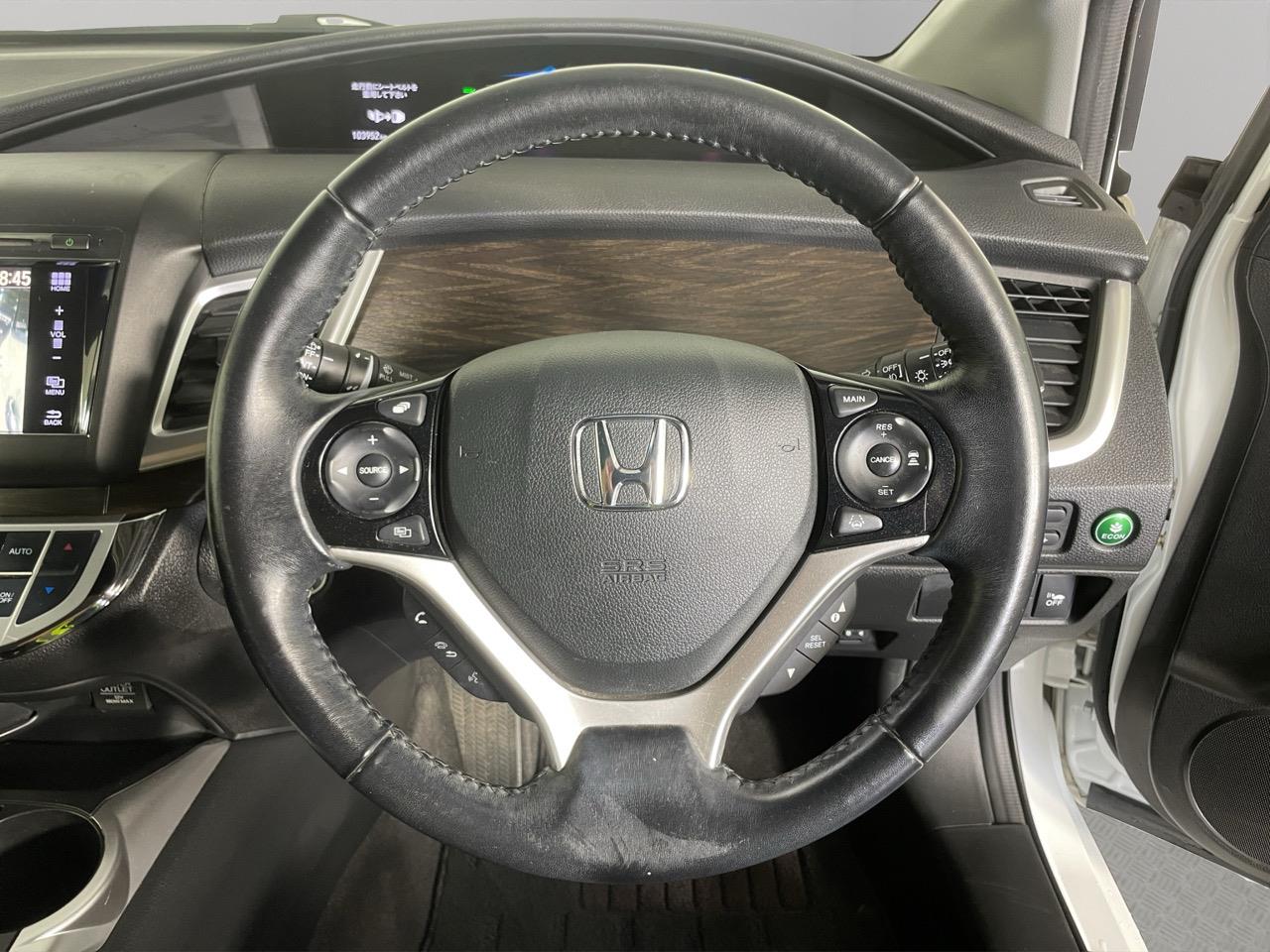 2015 Honda JADE HYBRID X People Mover REVERSING CAMERA + CRUISE CONTROL + AUTO LIGHTS