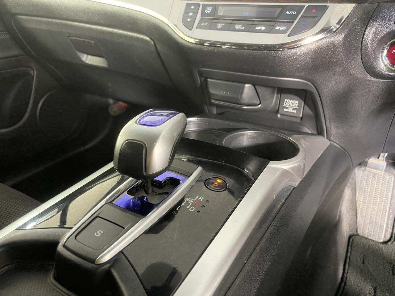 2015 Honda JADE HYBRID X People Mover REVERSING CAMERA + CRUISE CONTROL + AUTO LIGHTS