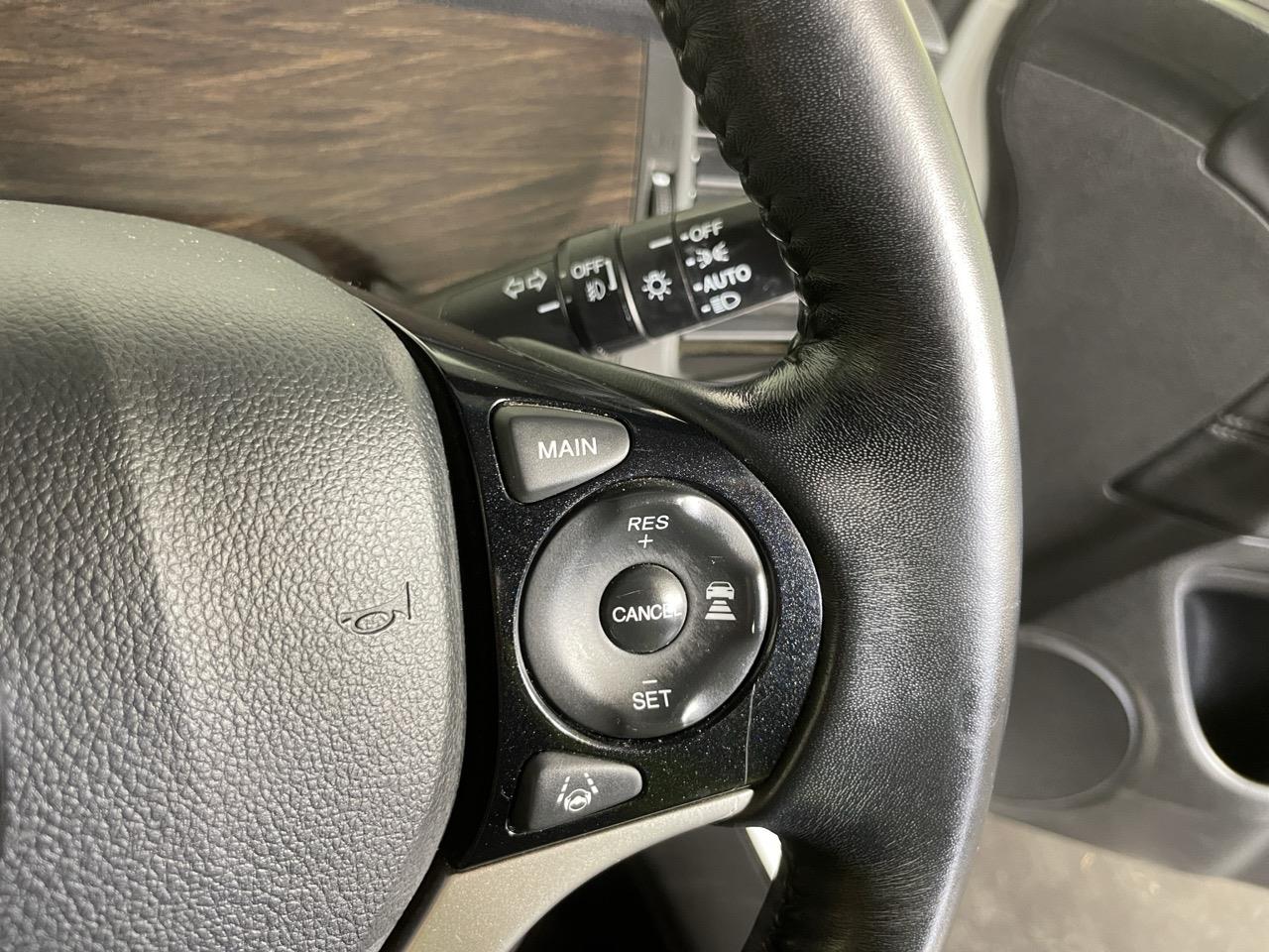 2015 Honda JADE HYBRID X People Mover REVERSING CAMERA + CRUISE CONTROL + AUTO LIGHTS