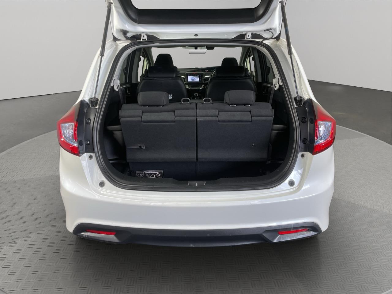 2015 Honda JADE HYBRID X People Mover REVERSING CAMERA + CRUISE CONTROL + AUTO LIGHTS