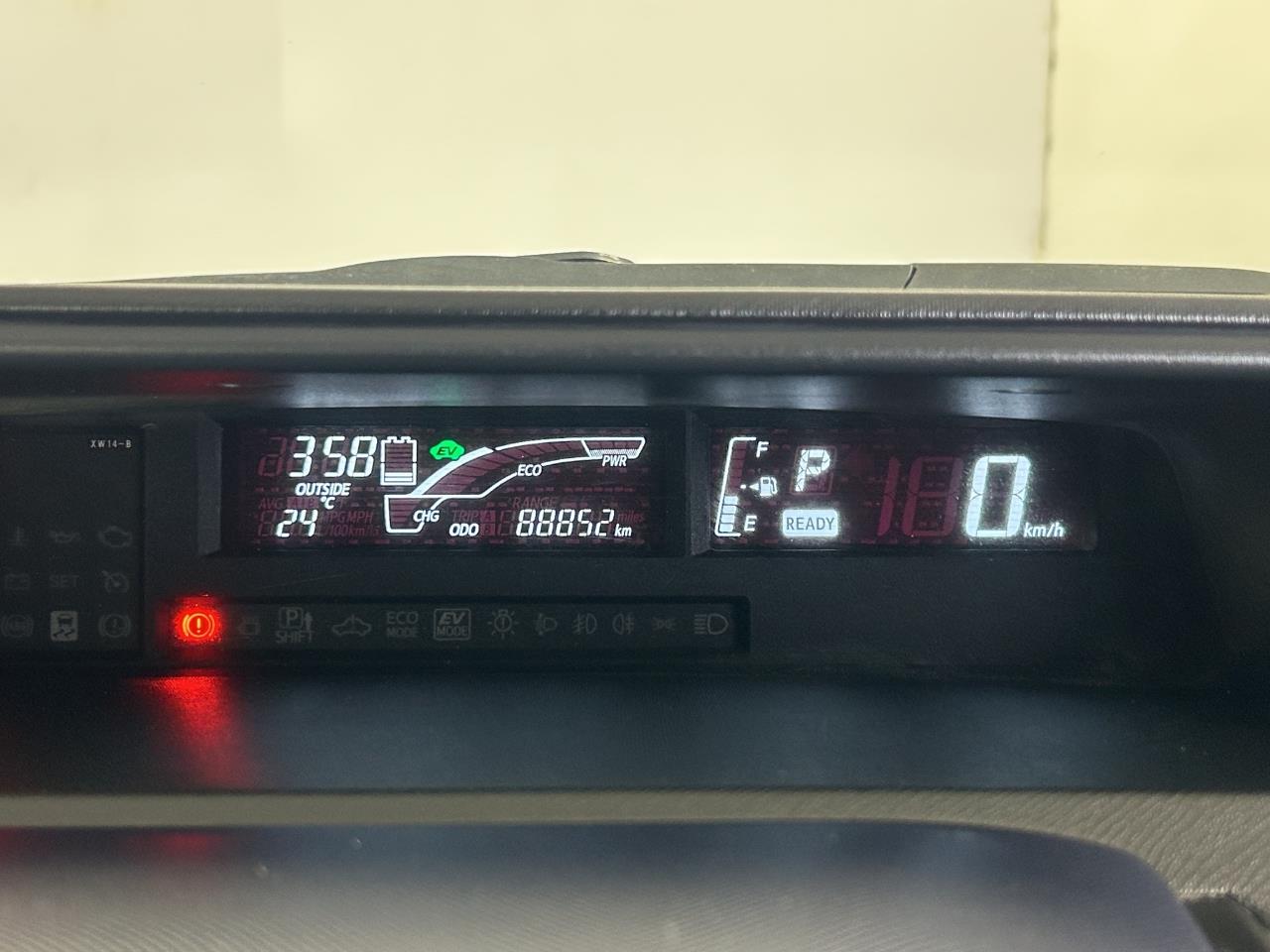 2015 Toyota Aqua Facelift Model S Hatchback SMART KEY + AUTO LIGHTS + GREAT FUEL EFFICIENCY