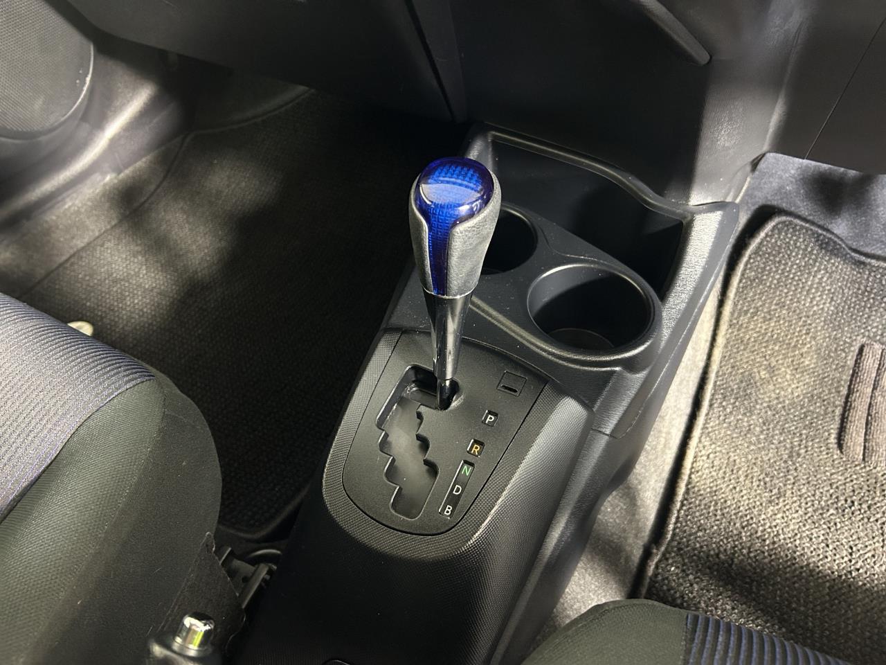 2015 Toyota Aqua Facelift Model S Hatchback SMART KEY + AUTO LIGHTS + GREAT FUEL EFFICIENCY