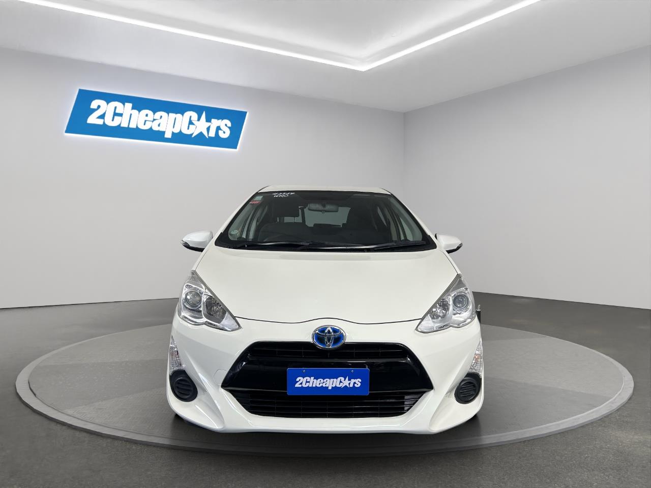 2015 Toyota Aqua Facelift Model S Hatchback SMART KEY + AUTO LIGHTS + GREAT FUEL EFFICIENCY