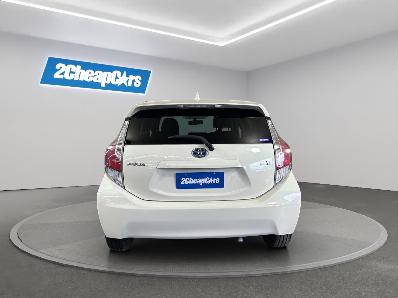 2015 Toyota Aqua Facelift Model S Hatchback SMART KEY + AUTO LIGHTS + GREAT FUEL EFFICIENCY