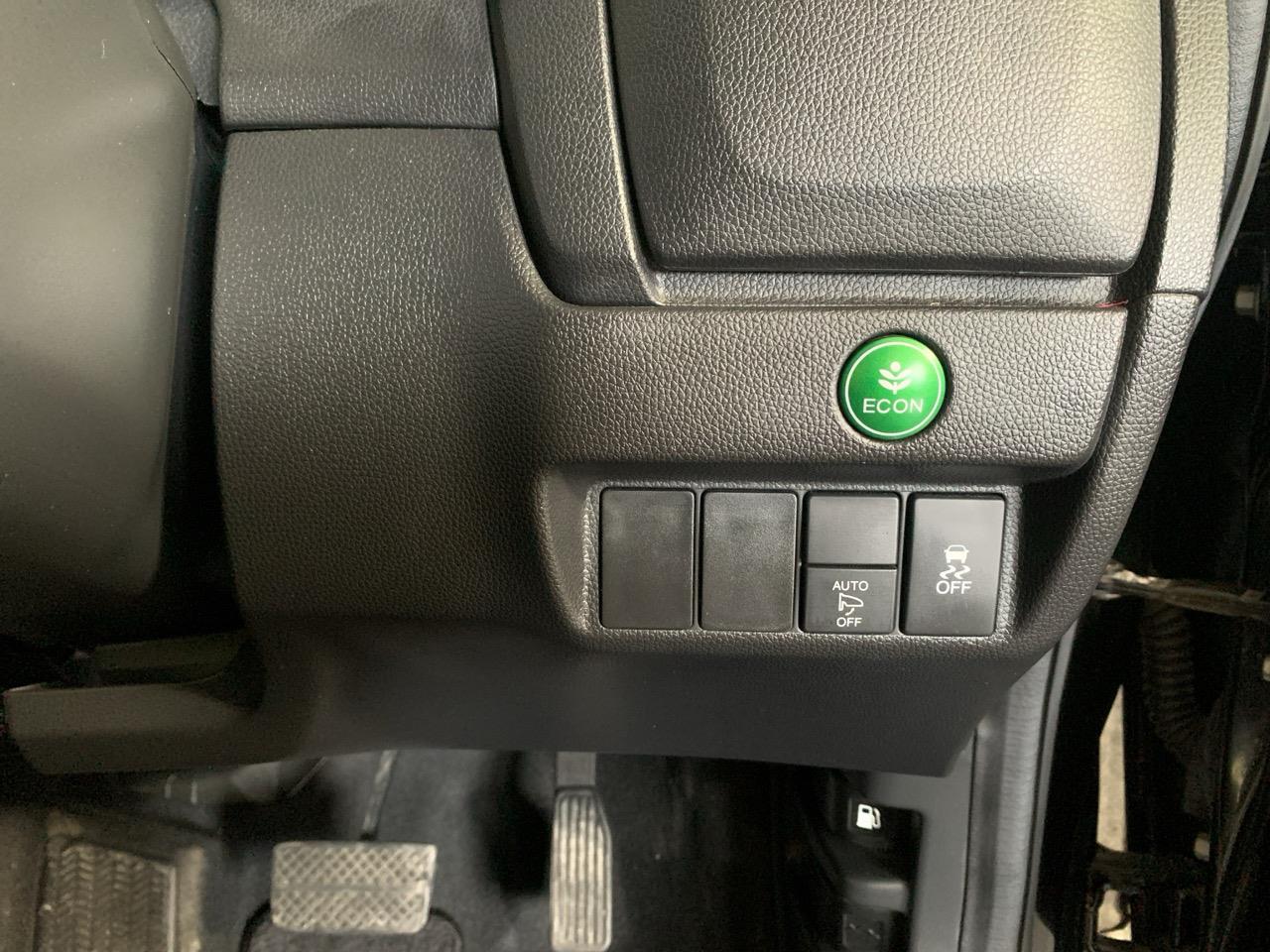 2015 Honda Fit Jazz New Shape Hatchback PUSH BUTTON START + AUTO LIGHTS + REVERSING CAMERA