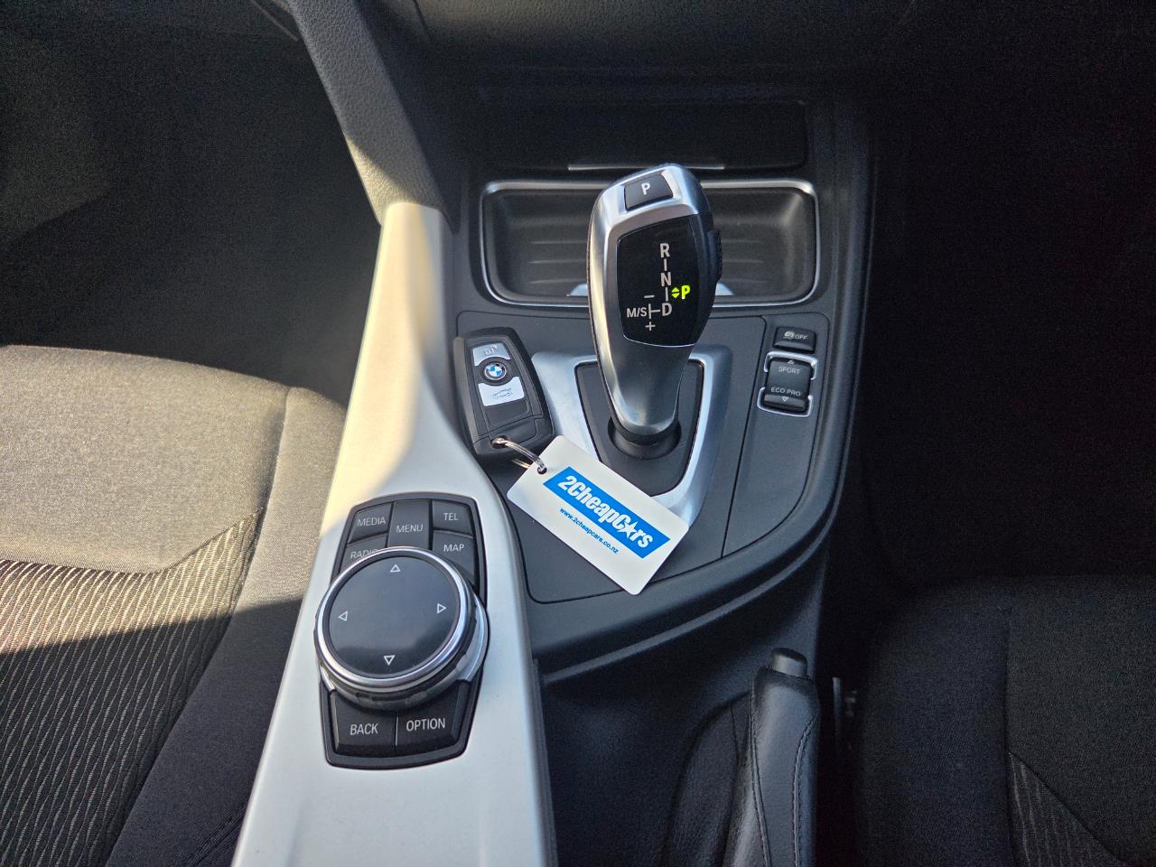 2014 BMW 320i  Station Wagon LOW KM + REVERSING CAMERA + PARKING SENSOR