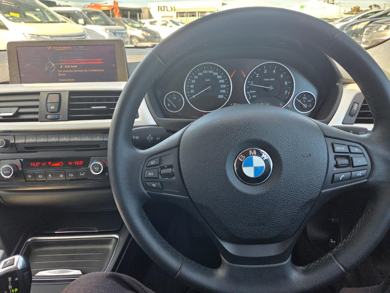 2014 BMW 320i  Station Wagon LOW KM + REVERSING CAMERA + PARKING SENSOR