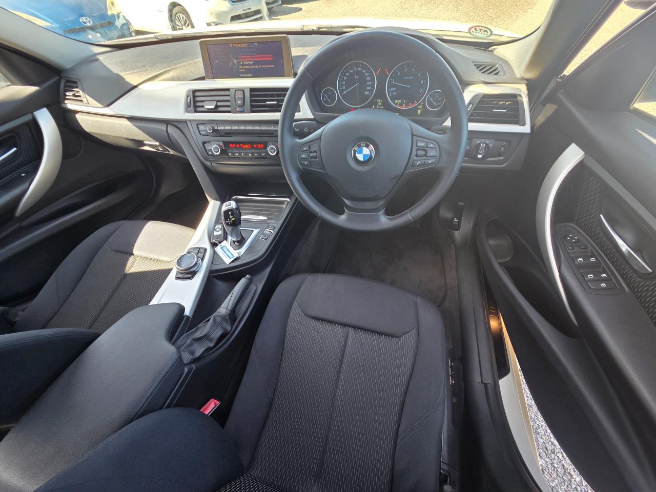 2014 BMW 320i  Station Wagon LOW KM + REVERSING CAMERA + PARKING SENSOR