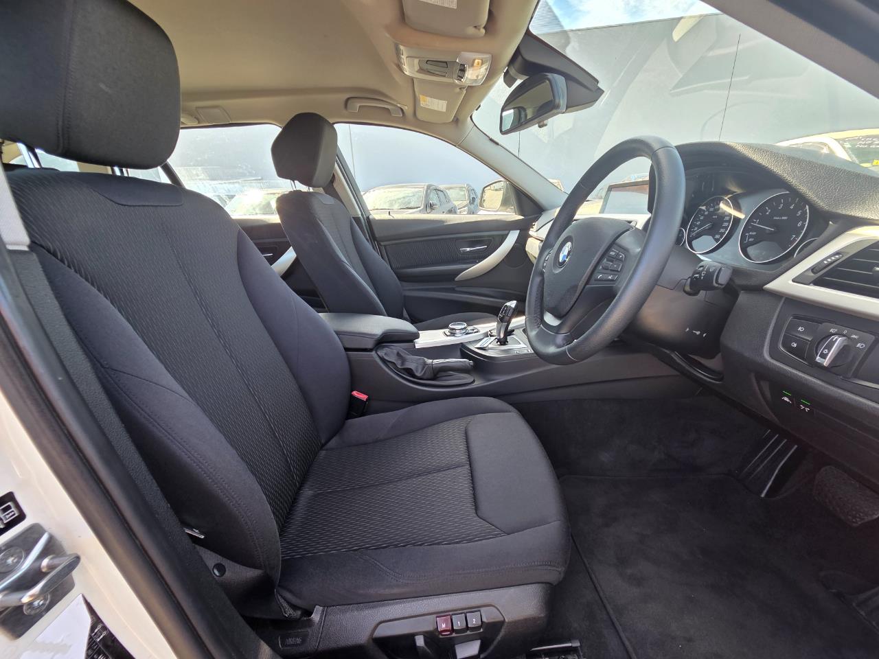 2014 BMW 320i  Station Wagon LOW KM + REVERSING CAMERA + PARKING SENSOR