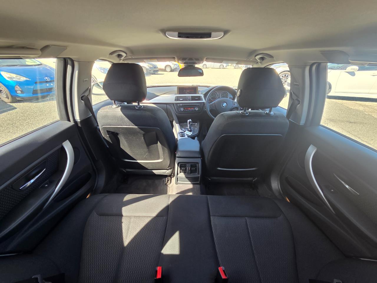 2014 BMW 320i  Station Wagon LOW KM + REVERSING CAMERA + PARKING SENSOR