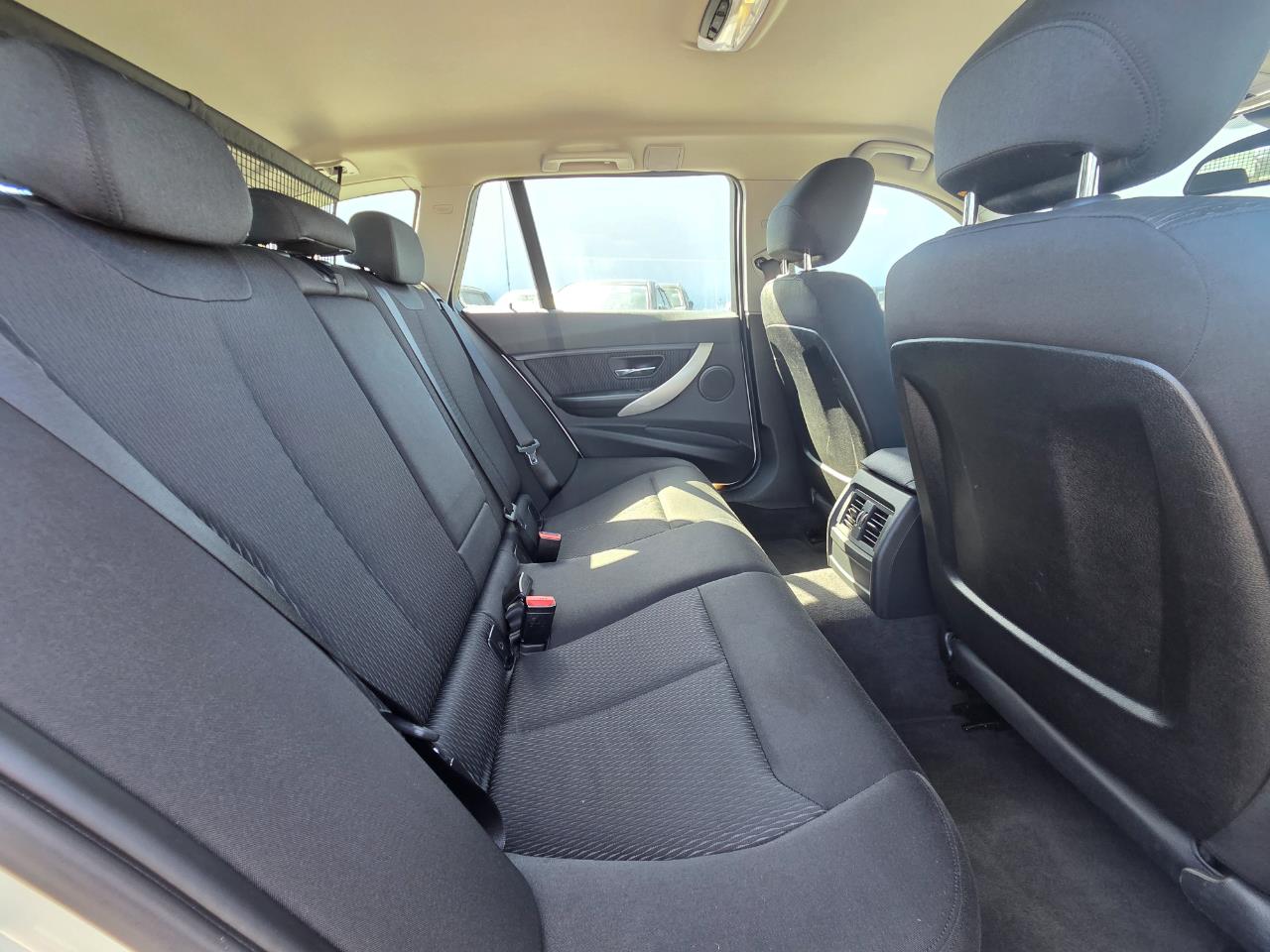 2014 BMW 320i  Station Wagon LOW KM + REVERSING CAMERA + PARKING SENSOR