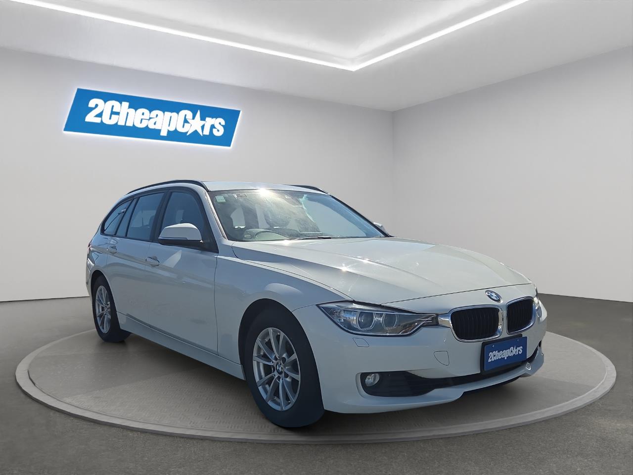 2014 BMW 320i  Station Wagon LOW KM + REVERSING CAMERA + PARKING SENSOR
