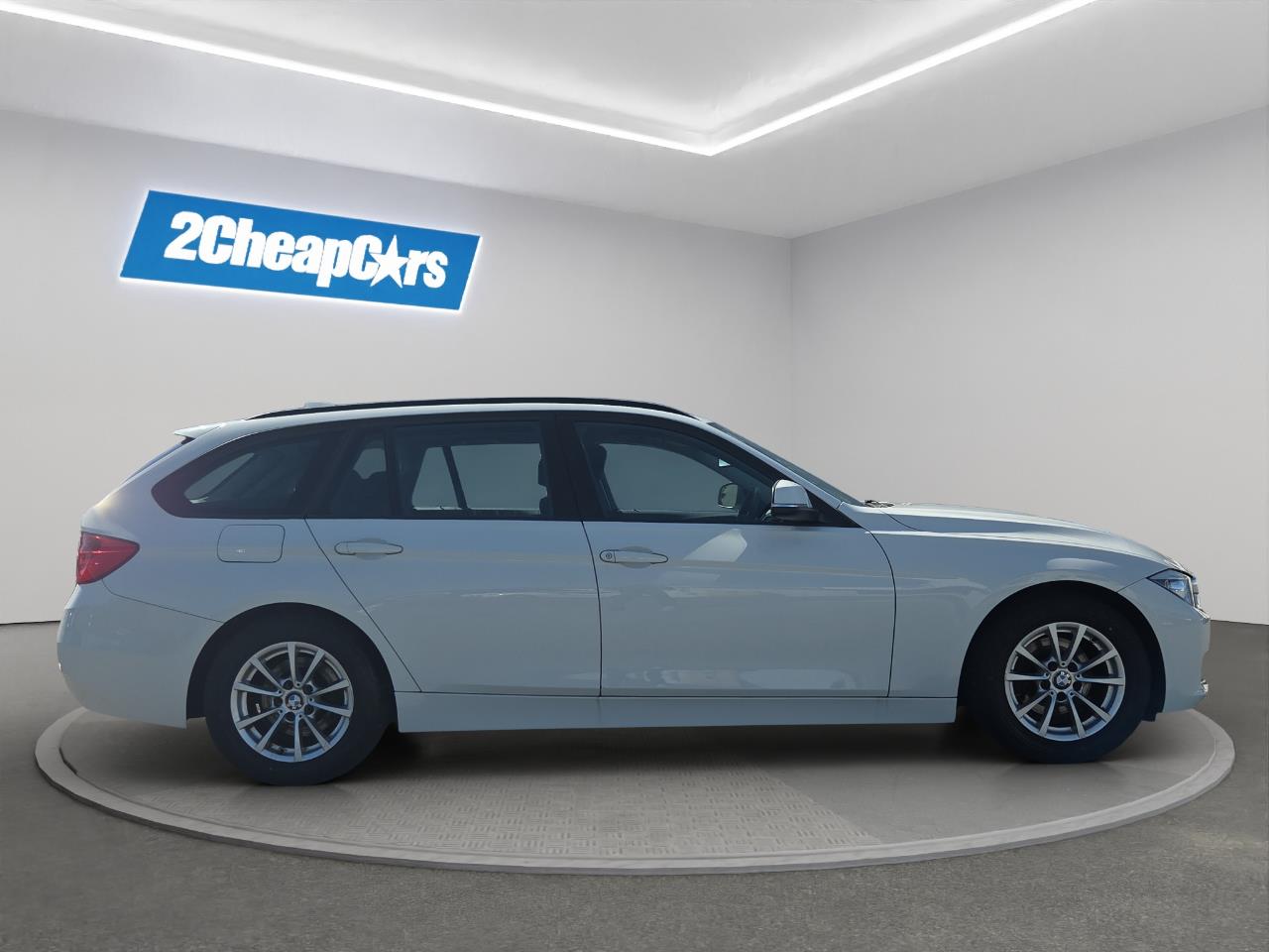 2014 BMW 320i  Station Wagon LOW KM + REVERSING CAMERA + PARKING SENSOR