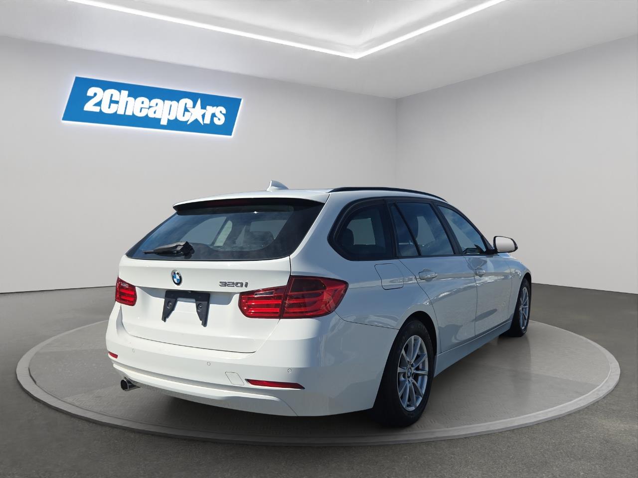2014 BMW 320i  Station Wagon LOW KM + REVERSING CAMERA + PARKING SENSOR