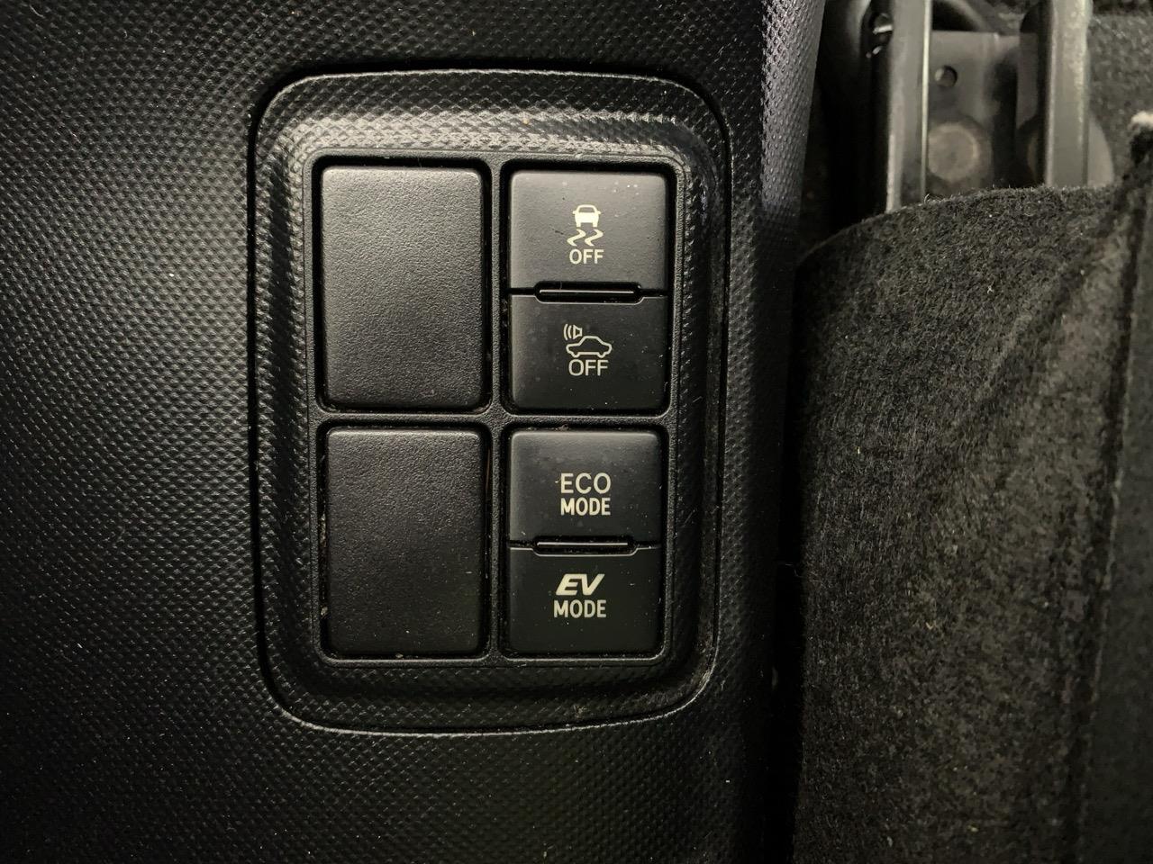 2016 Toyota Aqua Facelift Model S Hatchback LOW KM + PUSH BUTTON START + AUTO LIGHTS