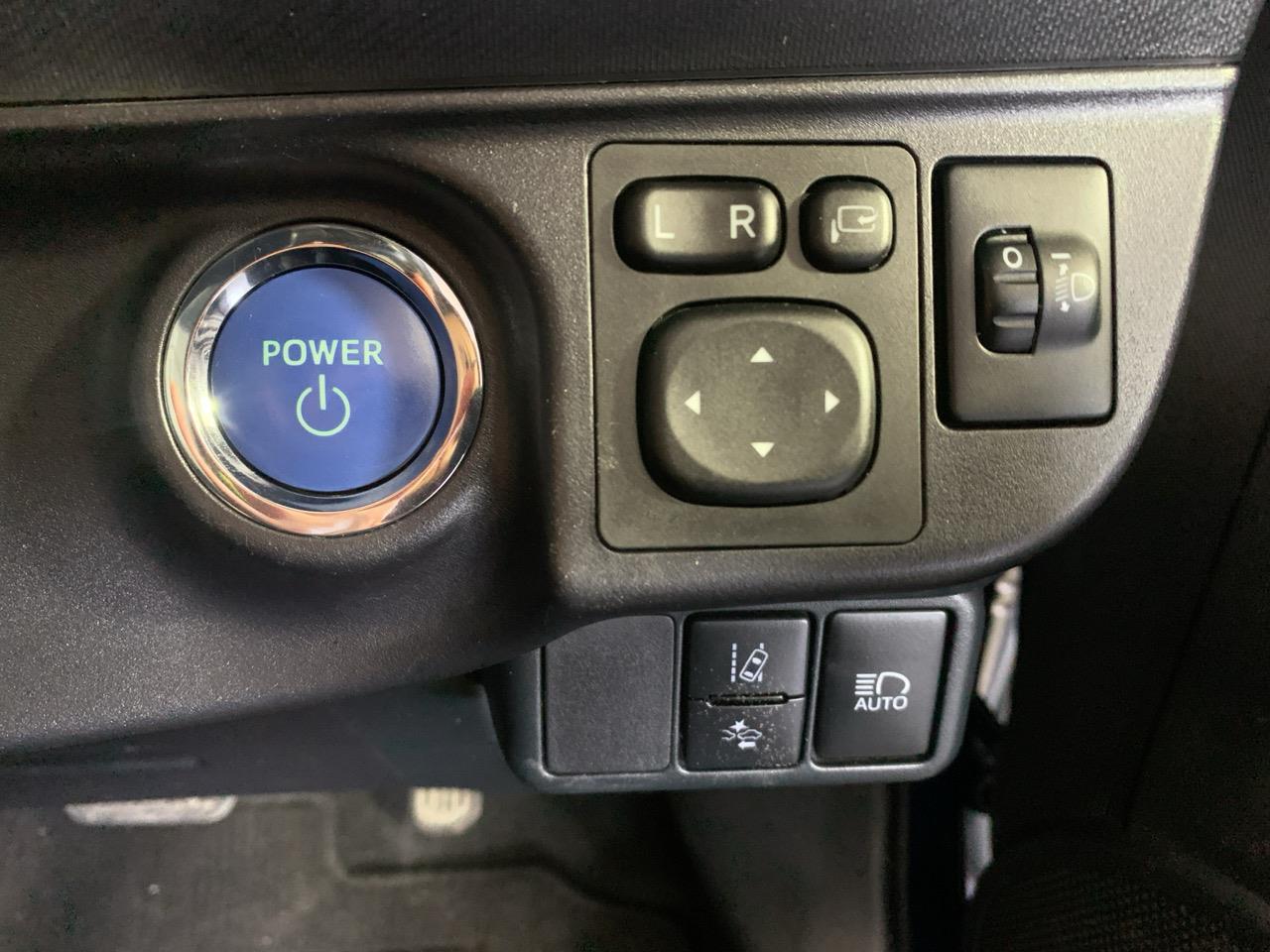 2018 Toyota Aqua New Shape S Hatchback REVERSING CAMERA + HEATED SEATS + AUTO LIGHTS