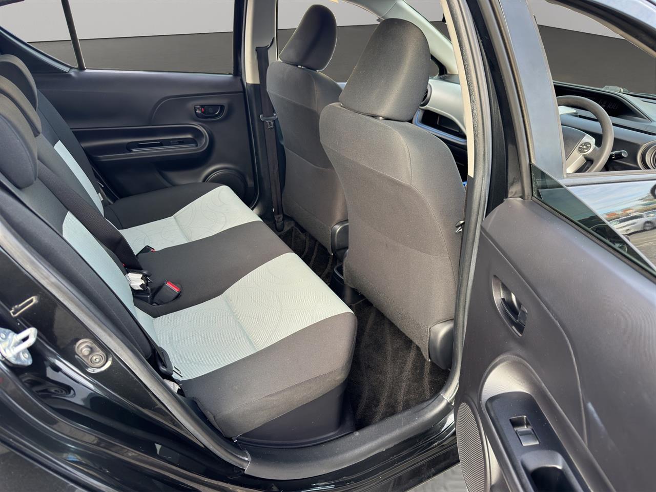 2013 Toyota Aqua S Hatchback PUSH BUTTON START + AUTO LIGHTS + REVERSING CAMERA