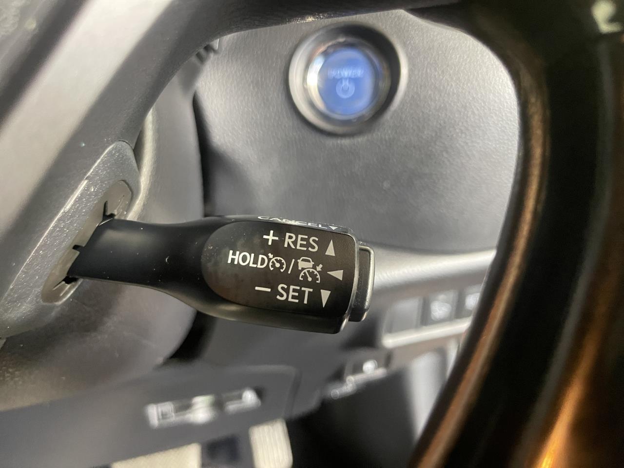 2017 Toyota C-HR HYBRID G LEATHER EDITION RV/SUV REVERSING CAMERA + HEATED SEATS + CRUISE CONTROL